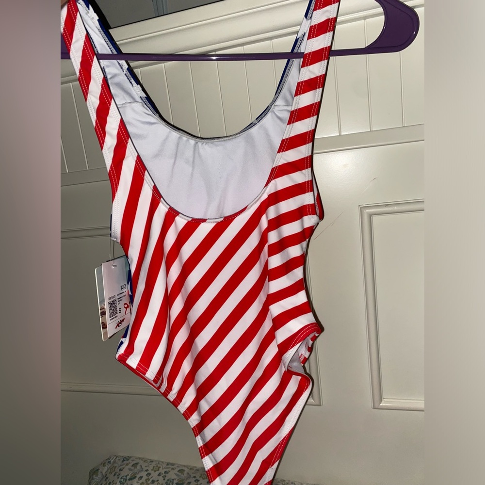 Forever21 Kids 5F July 4 bathing suit - Picture 2 of 4